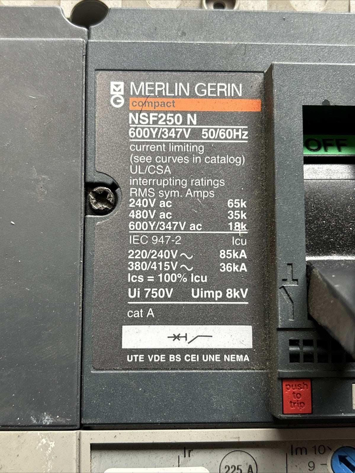 Merlin Gerin NSF250 N Circuit Breaker w/ 29278/29279 Plug In Base 225A Trip1