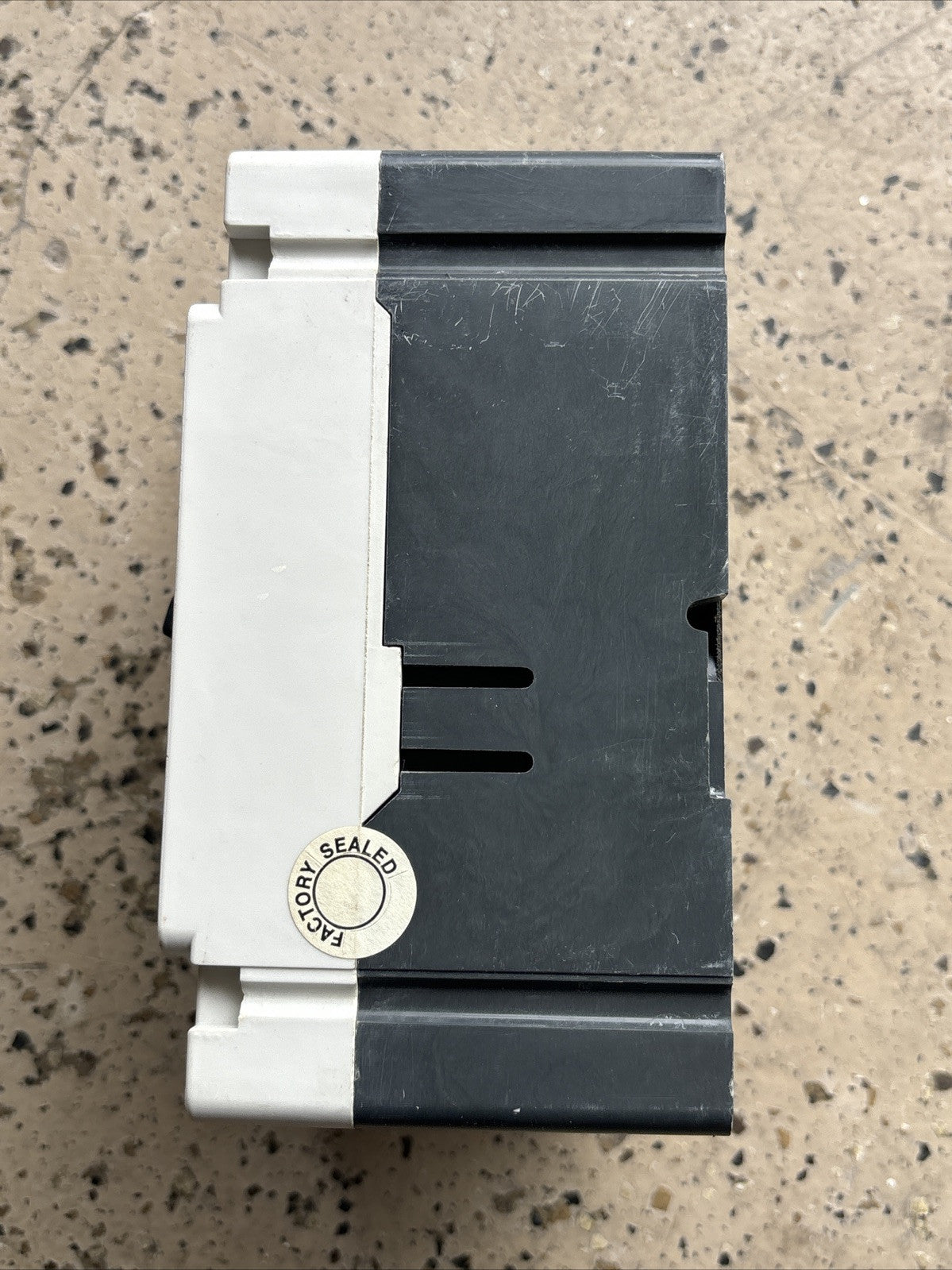 Eaton HMCPS007CDC 7A Series C Circuit Breaker 600V HMCPS 7 Amp3