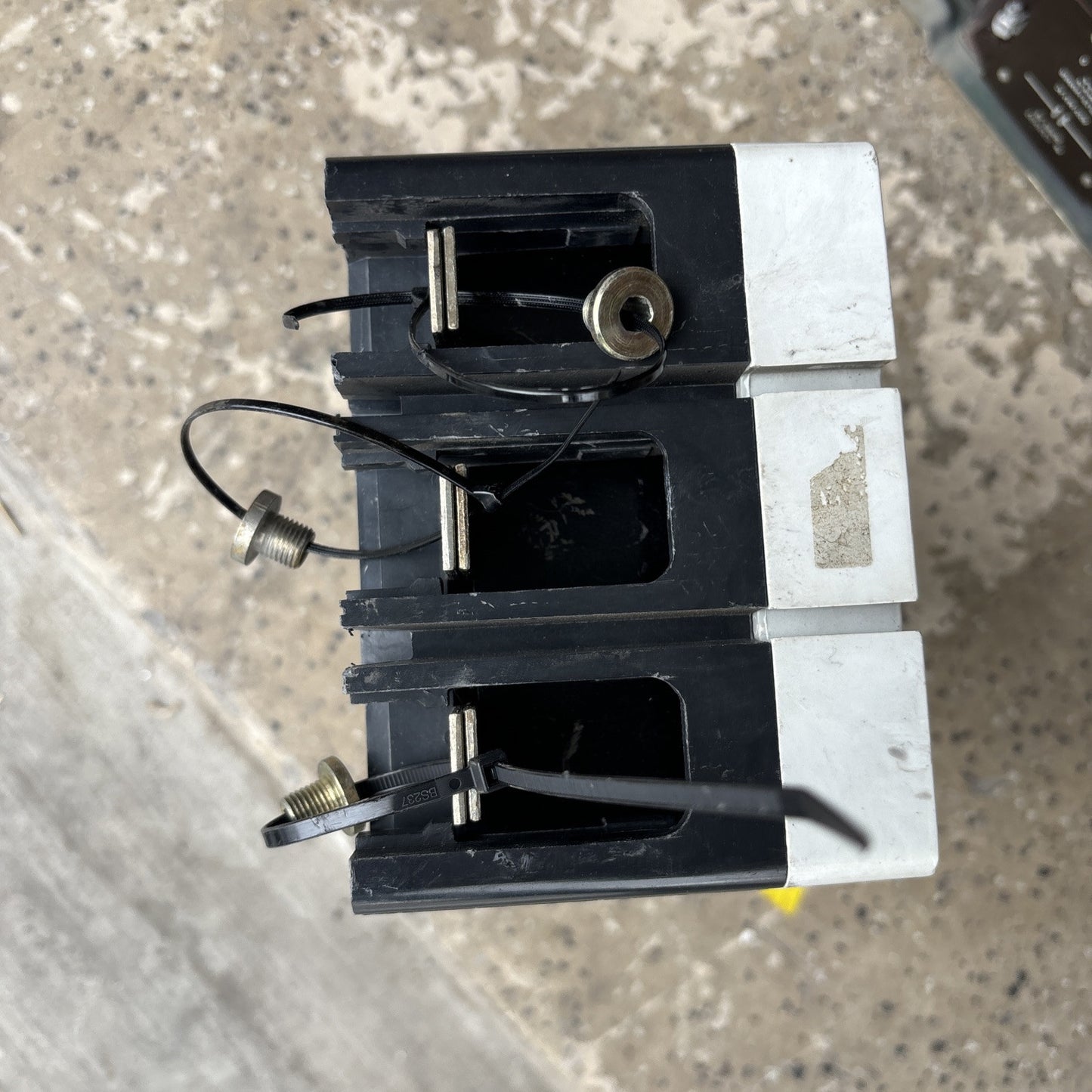Eaton Cutler Hammer Circuit Breaker KDB3225W 225 Amp 600 VAC 250 VDC 3 Pole5